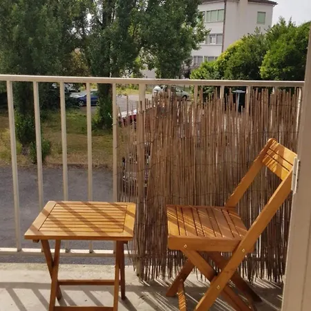 Apartment Entire 1 Bedroom Apartment, Center